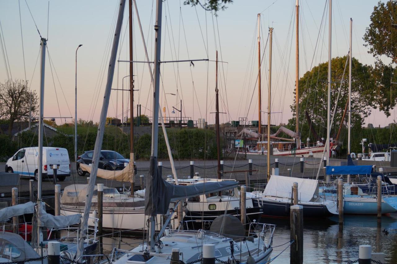 B&B Logeren Bij De Burgemeester Stad aan 't Haringvliet Zewnętrze zdjęcie